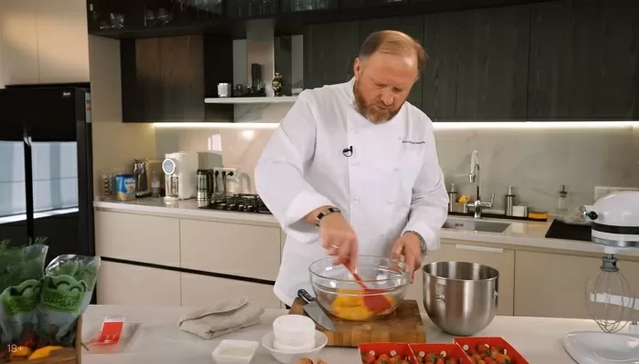 Запеканка с клубникой - рецепт от Константина Ивлева