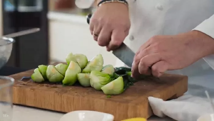 Капуста пак-чой с тофу и арахисом - рецепт от Константина Ивлева