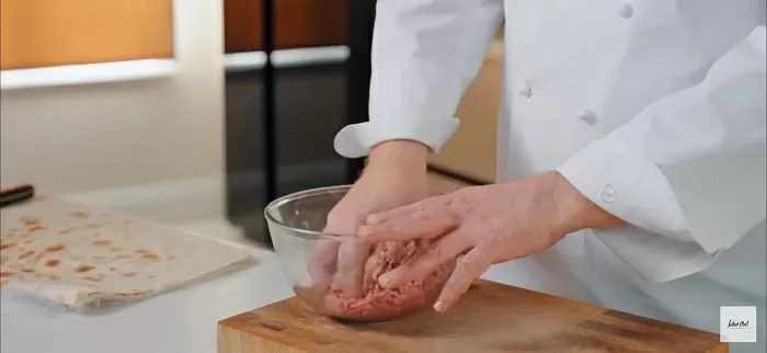 Мясной пирог в лаваше - рецепт от Константина Ивлева