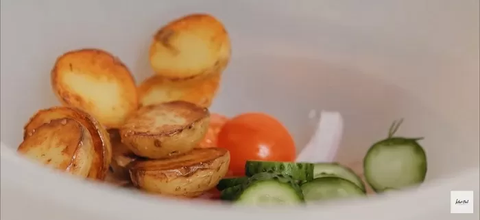 Салат с семгой, картофелем и рукколой - рецепт от Константина Ивлева