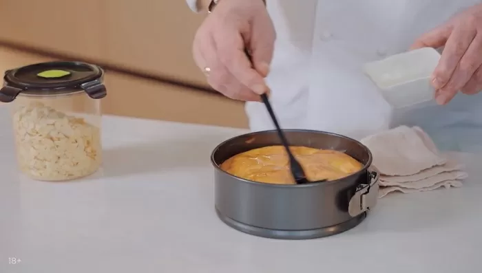 Пирог с грушей и миндалем - рецепт от Константина Ивлева