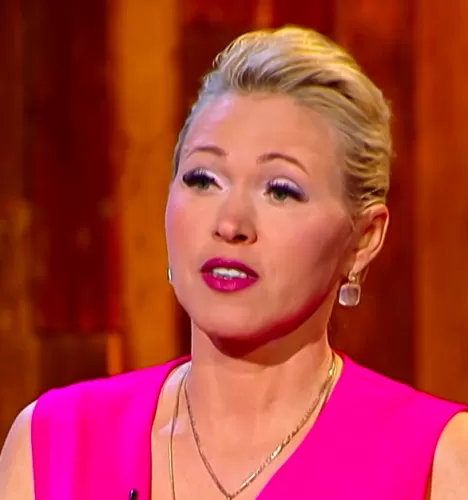 Лариса Спиридонова — Аппаратчик перегонки, участник шоу «Битва шефов» с Ивлевым Лариса Спиридонова — участник шоу «Битва шефов» с Ивлевым