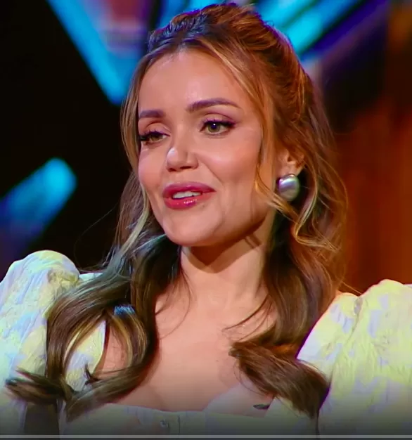 Ассоль — Блогер, телеведущая, участник шоу «Битва шефов. Звёзды» с Ивлевым Ассоль — участник шоу «Битва шефов. Звёзды» с Ивлевым