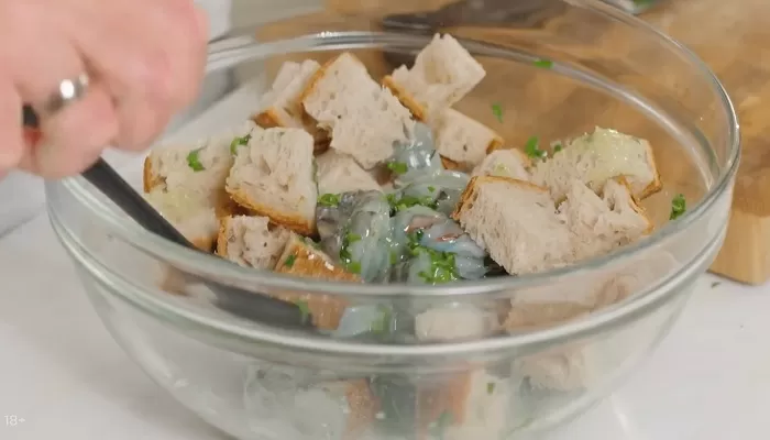 Шашлычки из креветок, печеного перца и деревенского хлеба - рецепт от Константина Ивлева