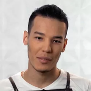 Козимжон Алимкулов — , участник шоу «Молодые ножи» с Ивлевым Козимжон Алимкулов — участник шоу «Молодые ножи» с Ивлевым