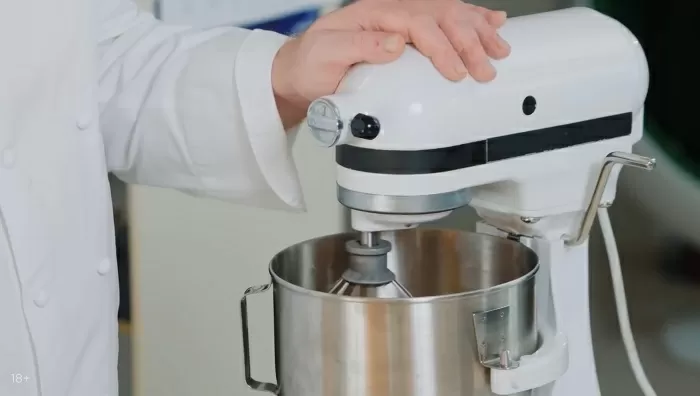 Пирог с грушей и миндалем - рецепт от Константина Ивлева