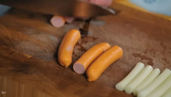 Хрустящие козетки с сосисками и сыром - рецепт от Константина Ивлева