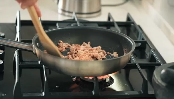 Форель с беконом и фасолью - рецепт от Константина Ивлева