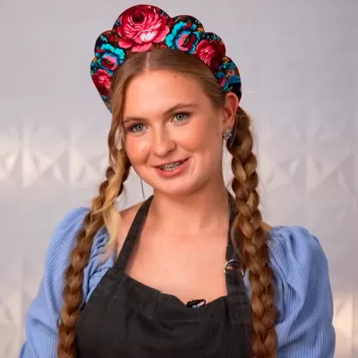 Александра Рогова — , участник шоу «Молодые ножи. Новая кровь» с Ивлевым Александра Рогова — участник шоу «Молодые ножи. Новая кровь» с Ивлевым