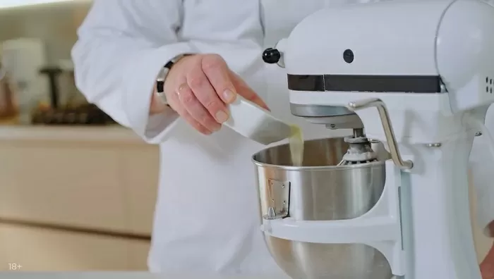 Пирог с грушей и миндалем - рецепт от Константина Ивлева