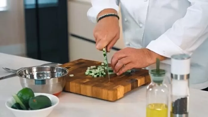 Сэндвич с лососем и авокадо - рецепт от Константина Ивлева