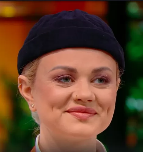 Наталья Королева — Дальнобойщица, участник шоу «Полная посадка» с Ивлевым Наталья Королева — участник шоу «Полная посадка» с Ивлевым