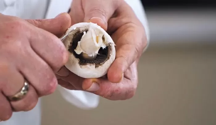 Шашлык из купатов и грибов с соусом чимичурри - рецепт от Константина Ивлева