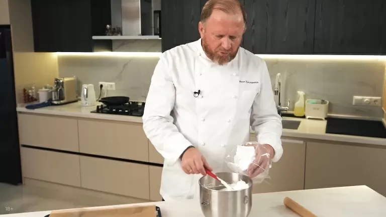 Безе с орехами - рецепт от Константина Ивлева