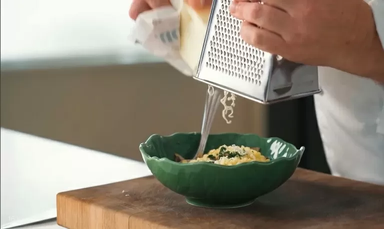 Куриные зразы с грибами и сыром - рецепт от Константина Ивлева