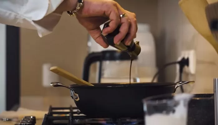 Креветки в сливочно-соевом соусе - рецепт от Константина Ивлева