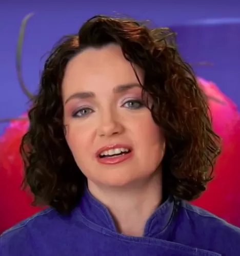 Елена Акентьева — Технолог-кондитер, участник шоу «Битва шефов» с Ивлевым Елена Акентьева — участник шоу «Битва шефов» с Ивлевым