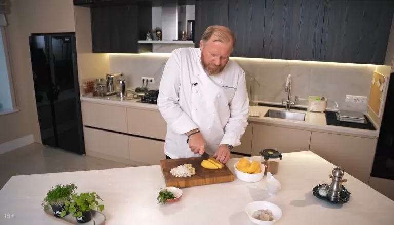 Тыквеннный крем-суп с креветками - рецепт от Константина Ивлева