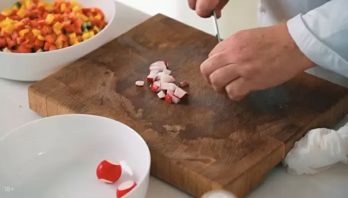 Салат из свежих овощей и курицы - рецепт от Константина Ивлева