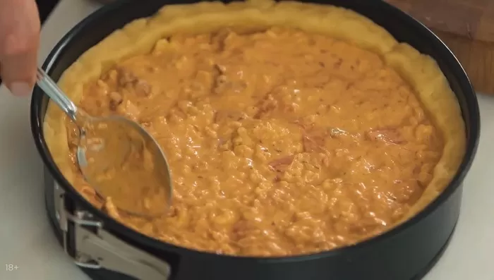 Пирог с курицей, сыром и томатами - рецепт от Константина Ивлева