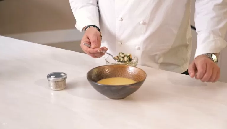 Тыквеннный крем-суп с креветками - рецепт от Константина Ивлева