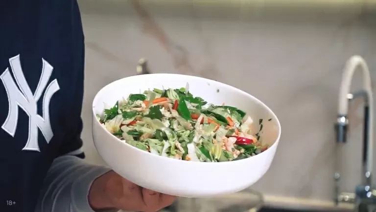 Паназиатский салат из копченой курицы - рецепт от Константина Ивлева