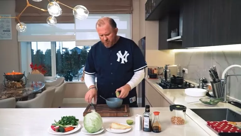 Паназиатский салат из копченой курицы - рецепт от Константина Ивлева