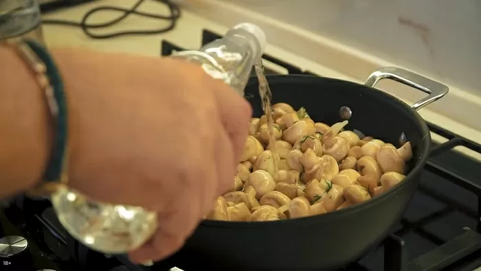 Маринованные шампиноны - рецепт от Константина Ивлева