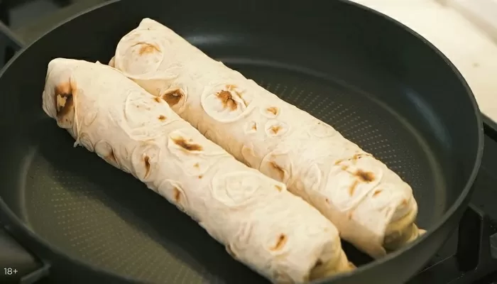 Горячий ролл в лаваше - рецепт от Константина Ивлева