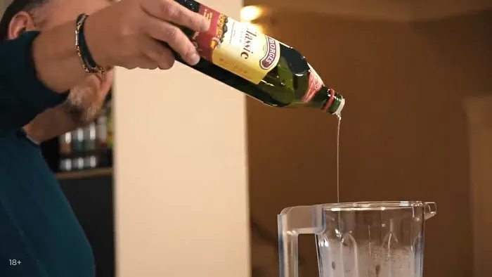 Печеный баклажан с хумусом и томатами - рецепт от Константина Ивлева