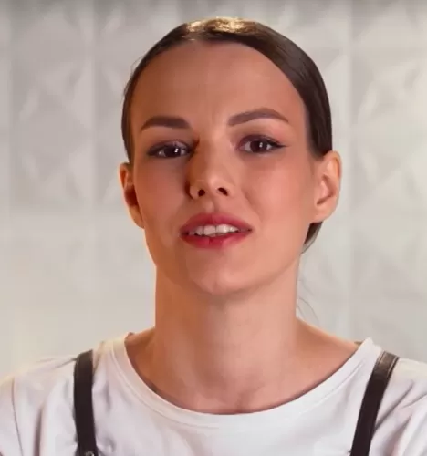 Елизавета Бокова — Проограммист, повар, участник шоу «Молодые ножи» с Ивлевым Елизавета Бокова — участник шоу «Молодые ножи» с Ивлевым