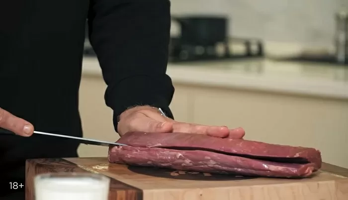 Мясной рулет с грибами - рецепт от Константина Ивлева
