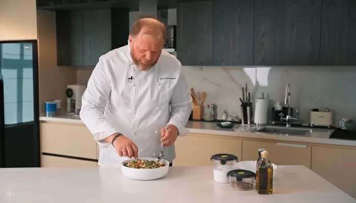 Салат из свежих овощей и курицы - рецепт от Константина Ивлева