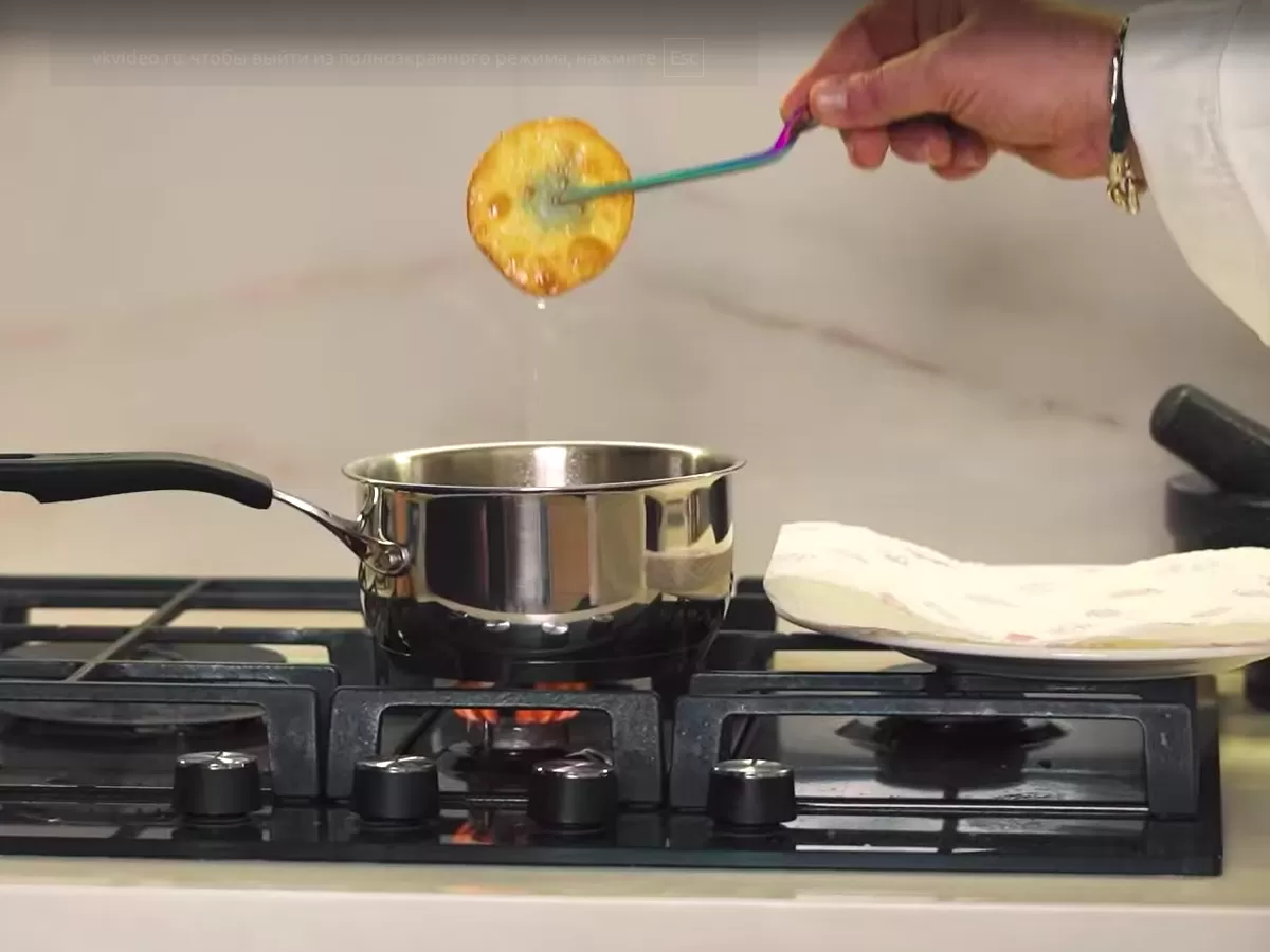 Картофельно-трюфельные чипсы с зеленью - рецепт от Константина Ивлева