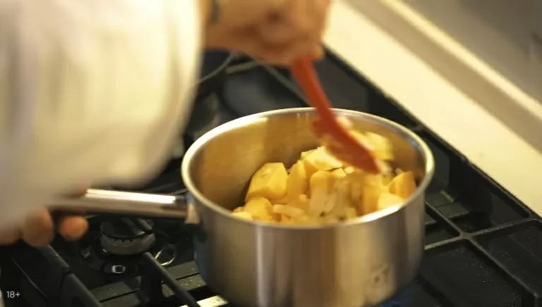 Тыквеннный крем-суп с креветками - рецепт от Константина Ивлева