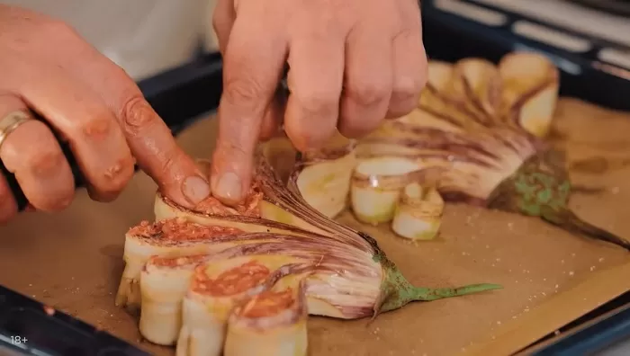 Запеченные баклажаны с фаршем - рецепт от Константина Ивлева