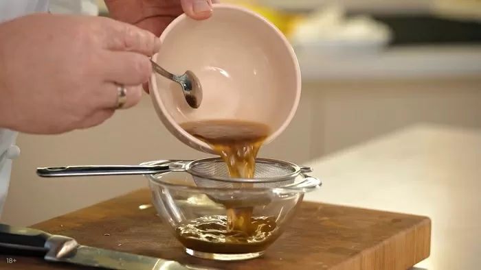 Морской гребешок с черной икрой - рецепт от Константина Ивлева