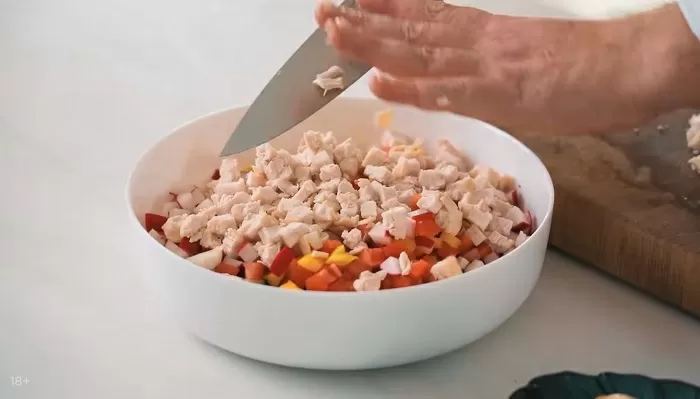 Салат из свежих овощей и курицы - рецепт от Константина Ивлева