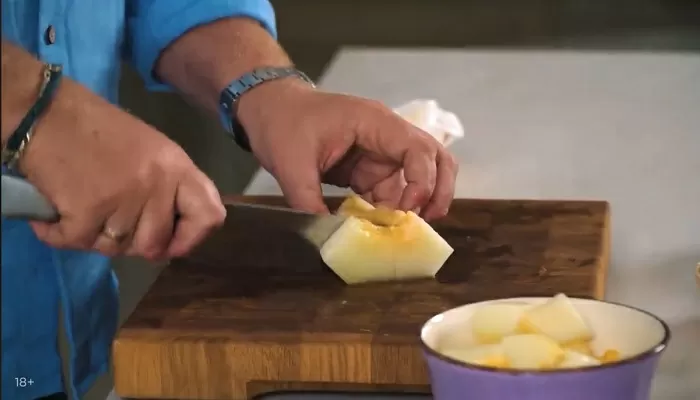 Шоколадное и йогуртовое фондю - рецепт от Константина Ивлева