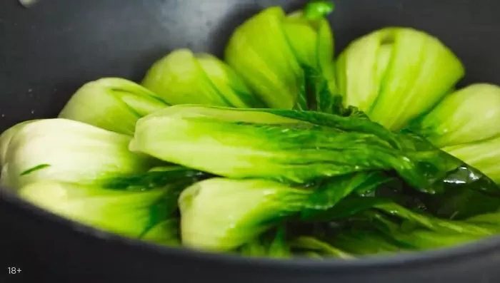 Капуста пак-чой с тофу и арахисом - рецепт от Константина Ивлева