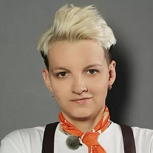 Татьяна Константинова — , участник шоу «Молодые ножи» с Ивлевым Татьяна Константинова — участник шоу «Молодые ножи» с Ивлевым