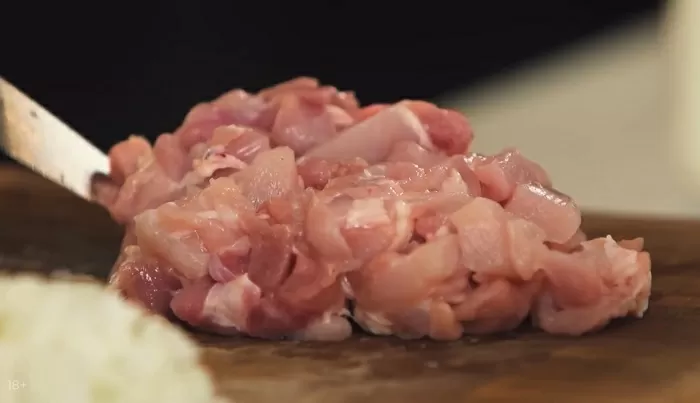 Пирог с курицей, сыром и томатами - рецепт от Константина Ивлева