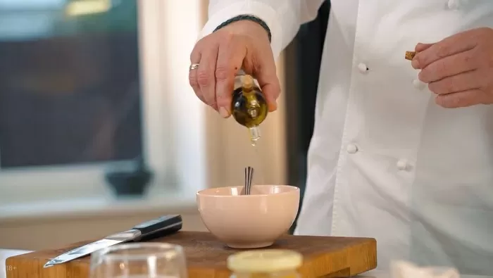 Морской гребешок с черной икрой - рецепт от Константина Ивлева