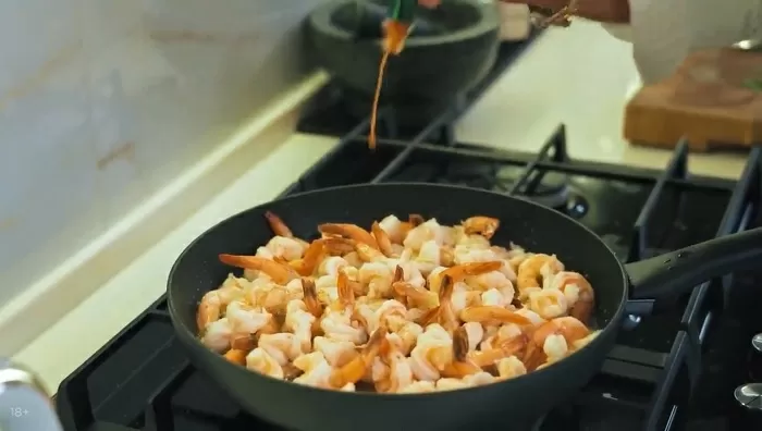 Жареные креветки - рецепт от Константина Ивлева