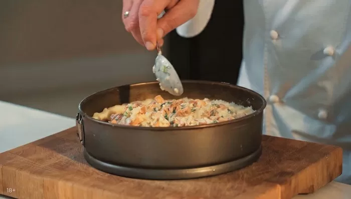 Картофельный пирог с лисичками - рецепт от Константина Ивлева