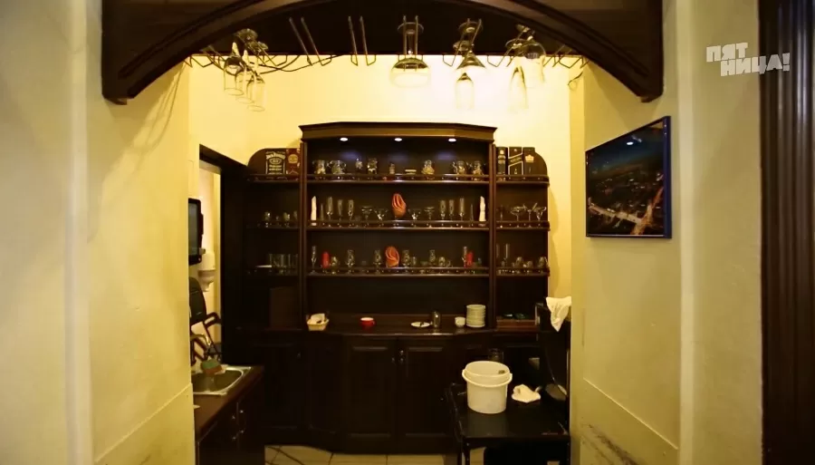 Почему Петров двор?