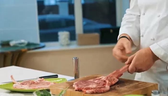 Шницель на кости - рецепт от Константина Ивлева