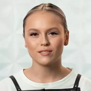 Милена Шенчилова — , участник шоу «Молодые ножи» с Ивлевым Милена Шенчилова — участник шоу «Молодые ножи» с Ивлевым