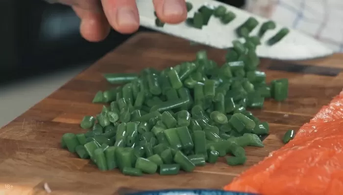 Форель с беконом и фасолью - рецепт от Константина Ивлева