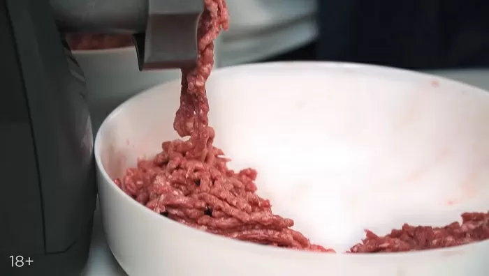 Тефтели в томатном соусе с сыром моцарелла - рецепт от Константина Ивлева